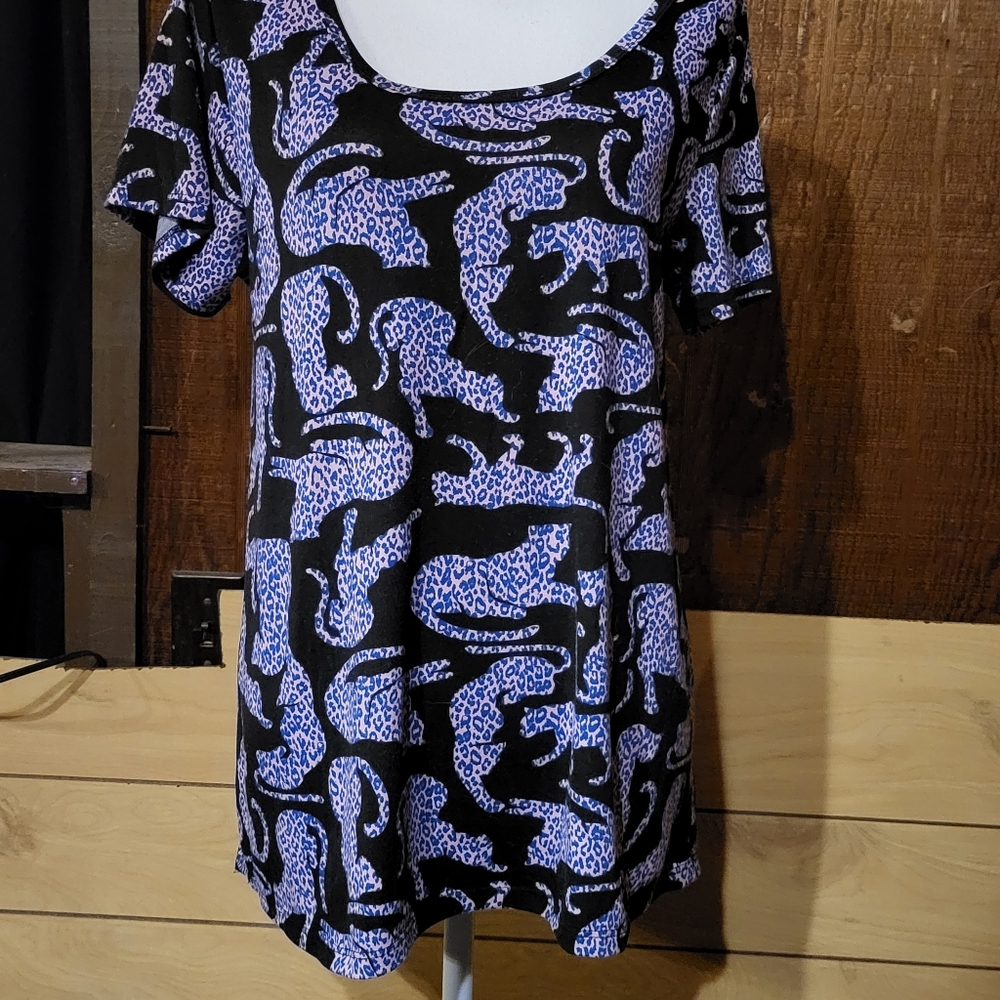 Nice lularoe top